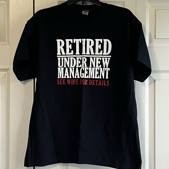 Men’s Large Retired Under New Management T-shirt NWOT - Picture 2 of 7